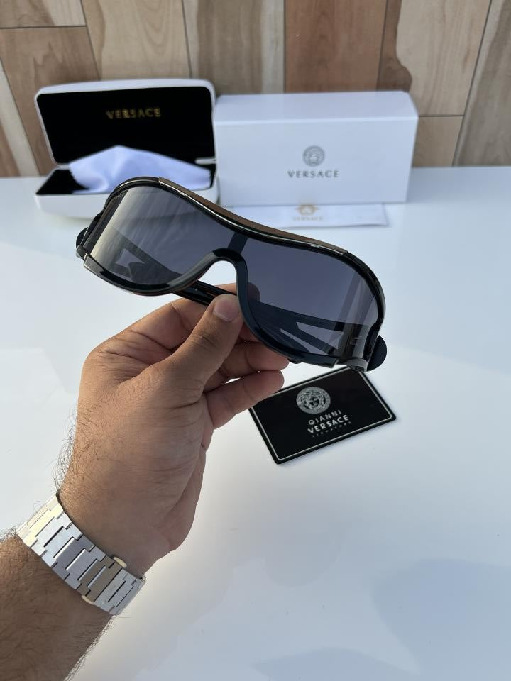 Ver_sace 4475 Black Silver