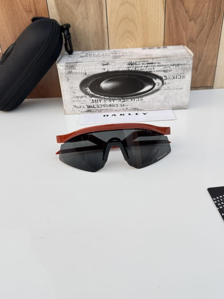 Oak_ley 4929 Amber Black