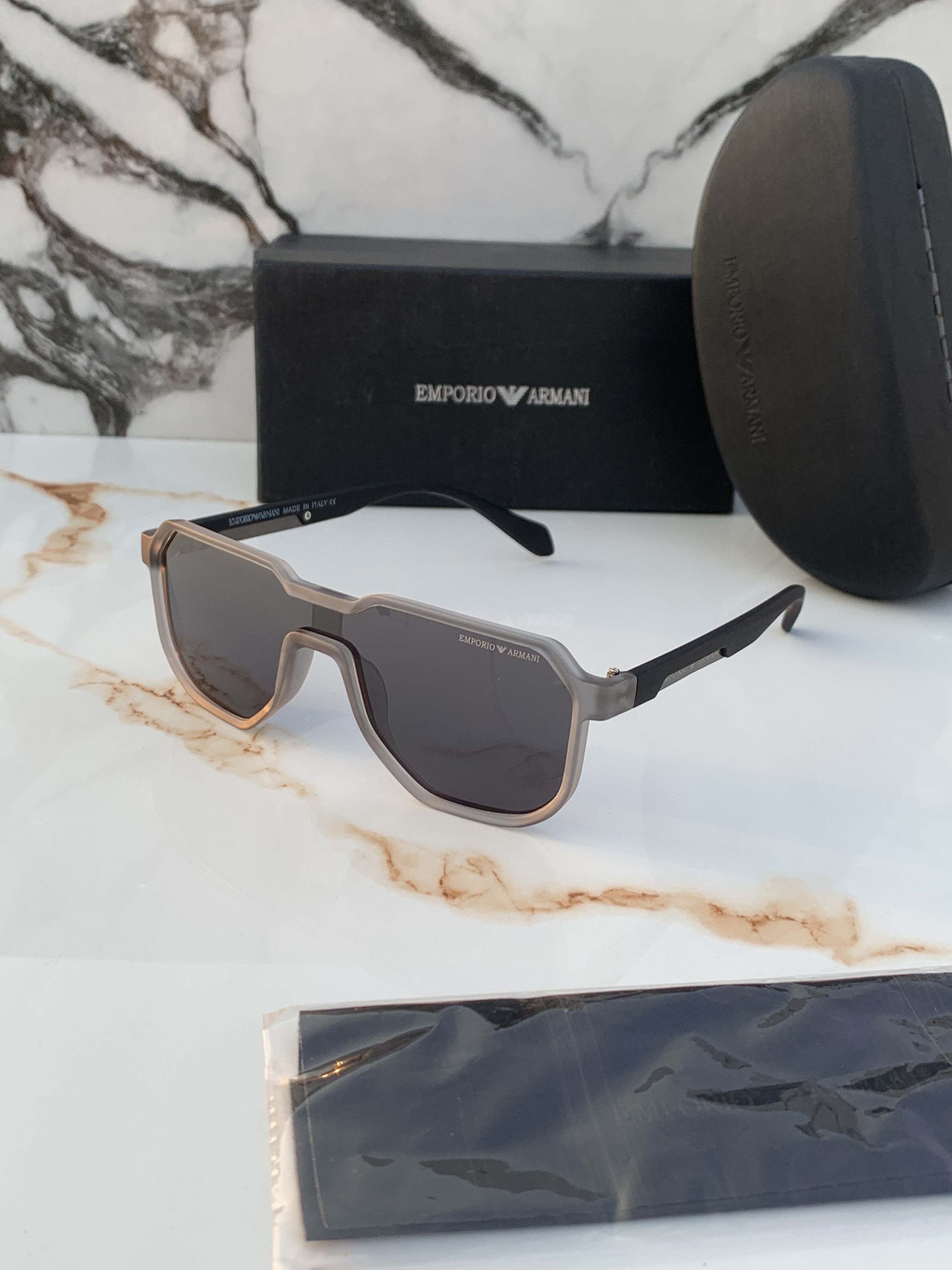 Emp_orio Arm_ani 2602 Grey