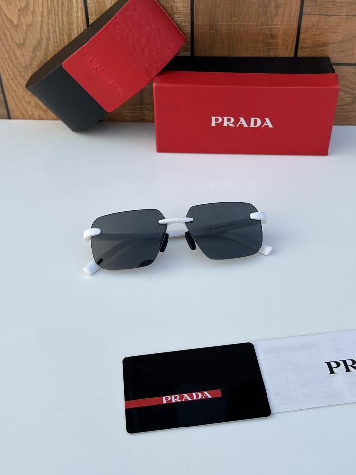 Pra_da 1116 White Black