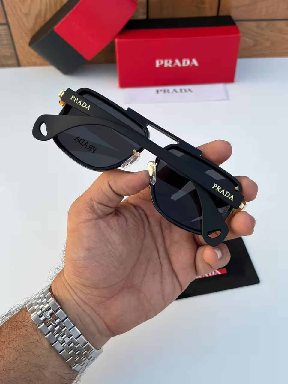 Pra_da 1298 Gold Black