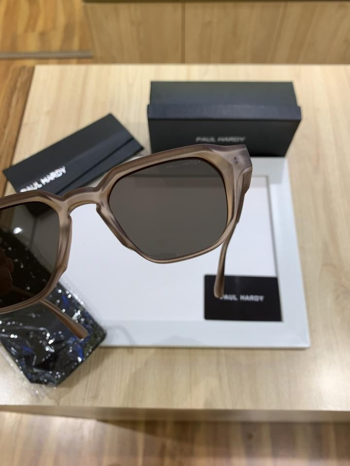 Pau_l Har_dy Y05 Brown Green