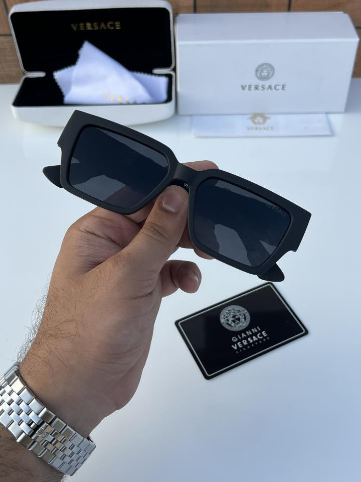 Ver_sace 4461 Matt Black