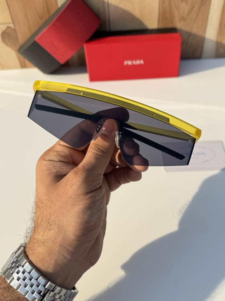 Pra_da 217 Yellow Black