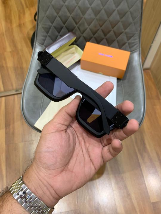 Lou_is Vui_ttion Millionaire Full Black