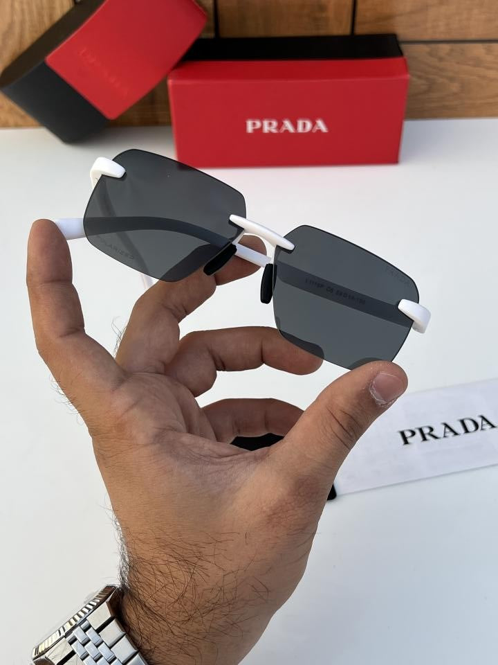 Pra_da 1116 White Black