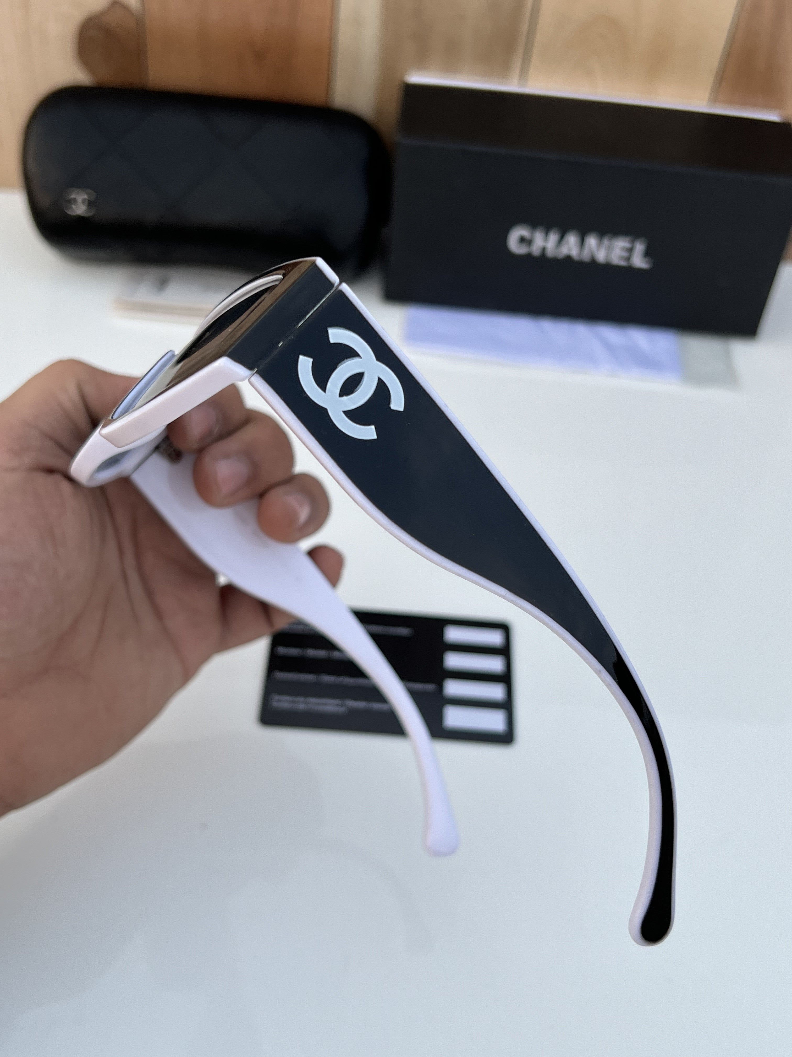 Cha_nel 1001 White Black