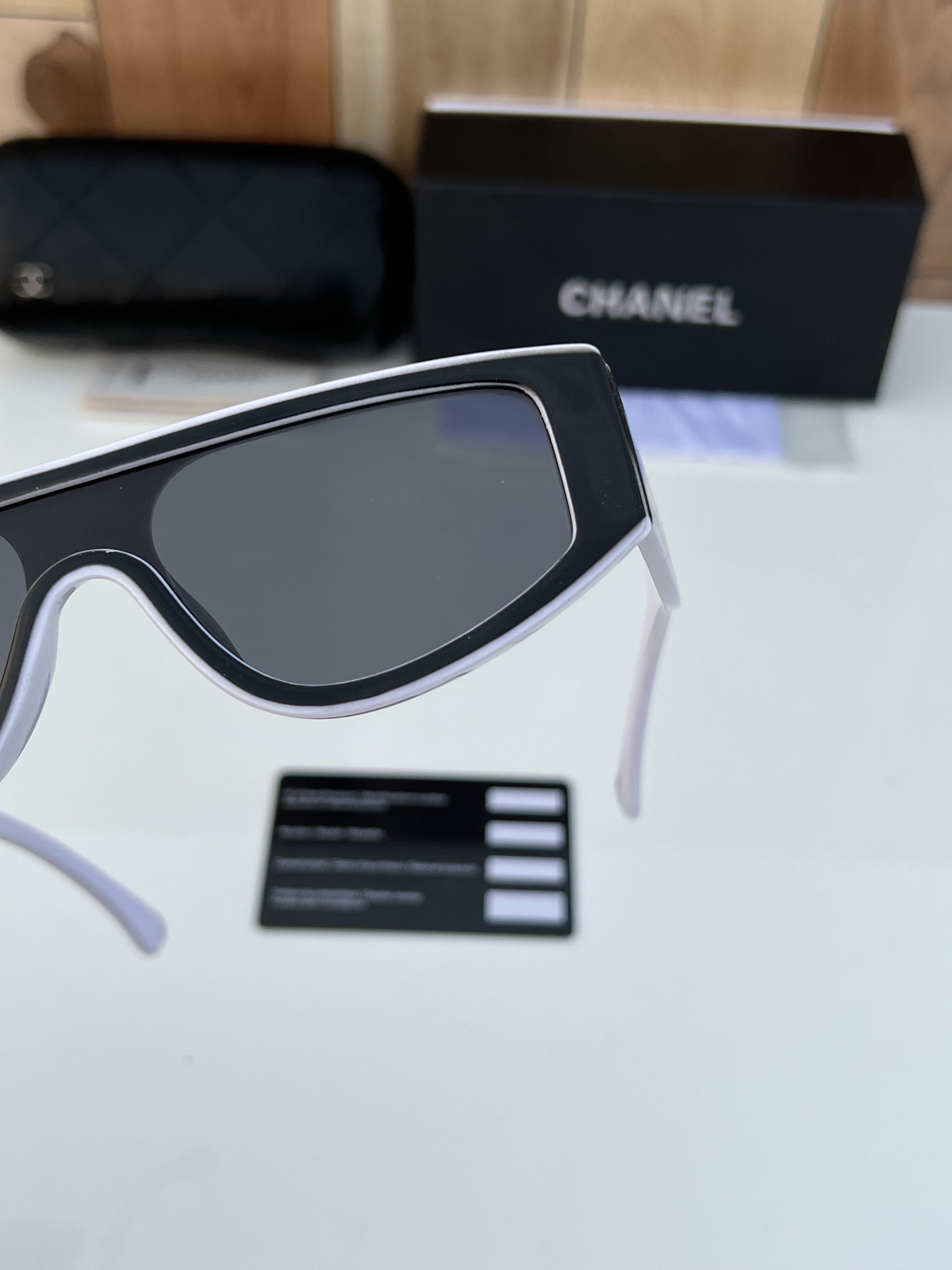 Cha_nel 1001 White Black