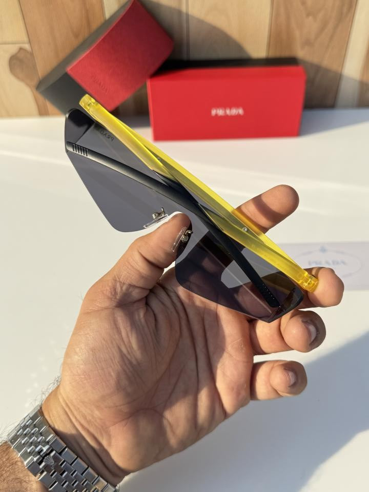Pra_da 217 Yellow Black