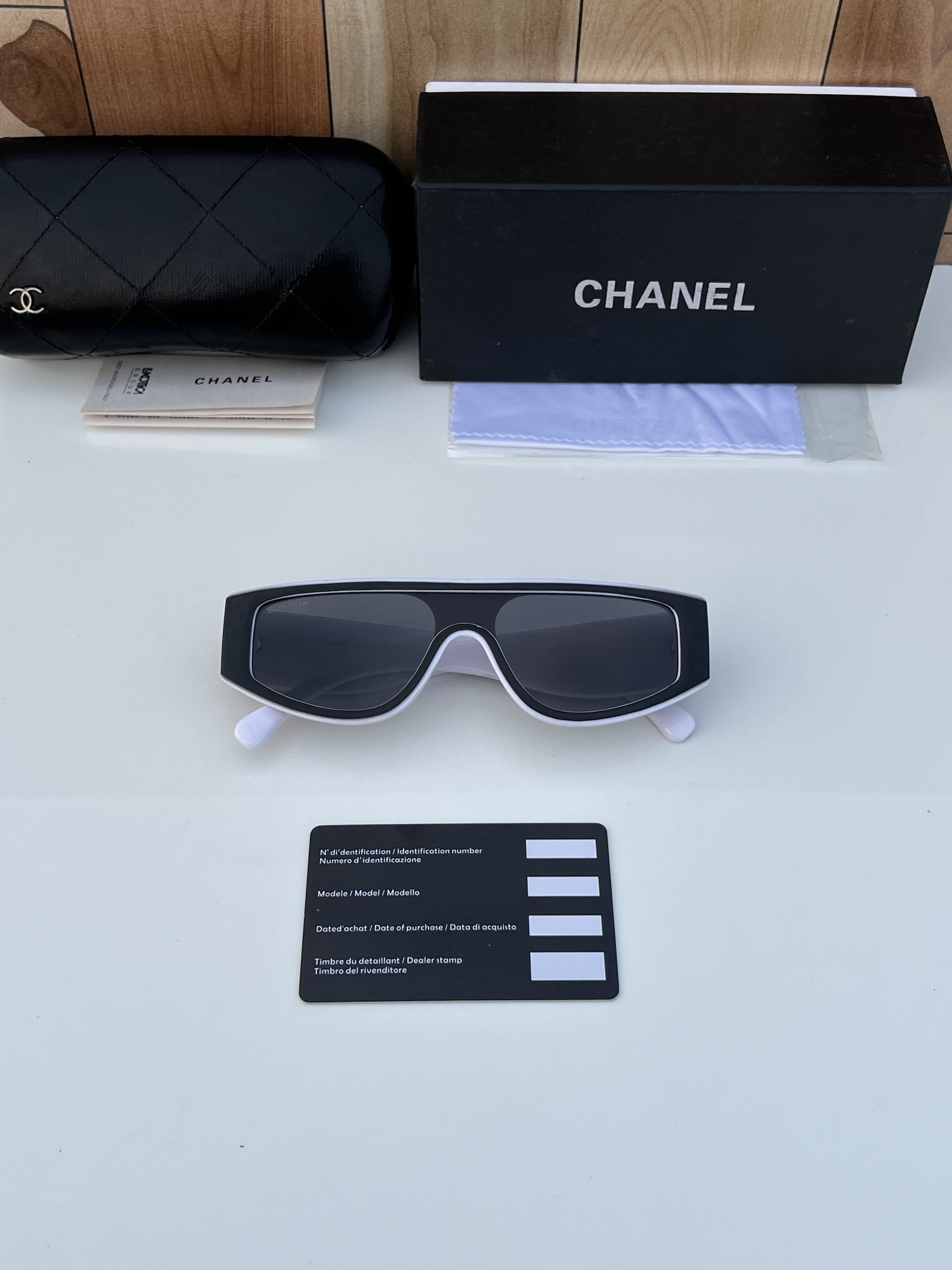 Cha_nel 1001 White Black