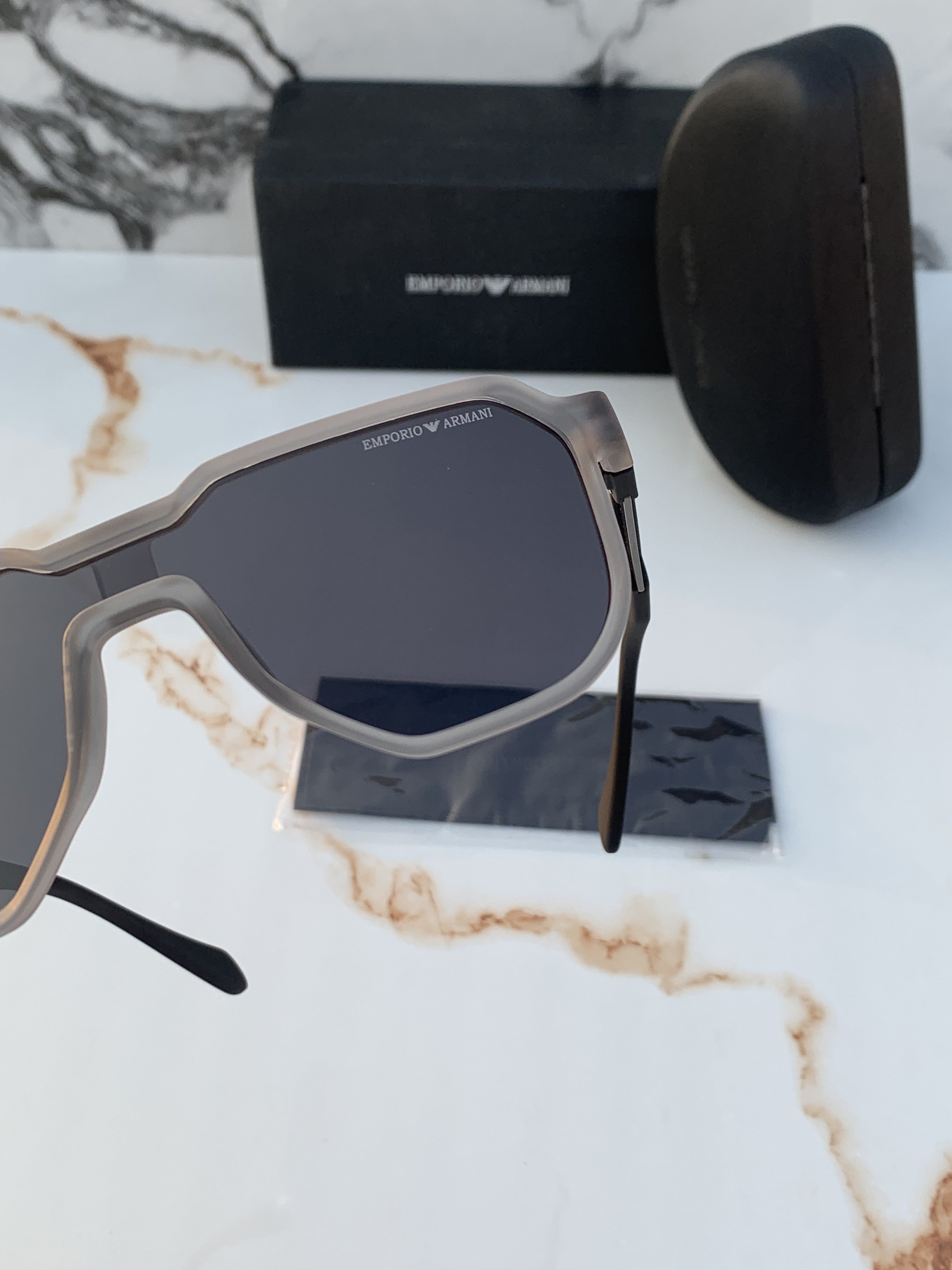 Emp_orio Arm_ani 2602 Grey