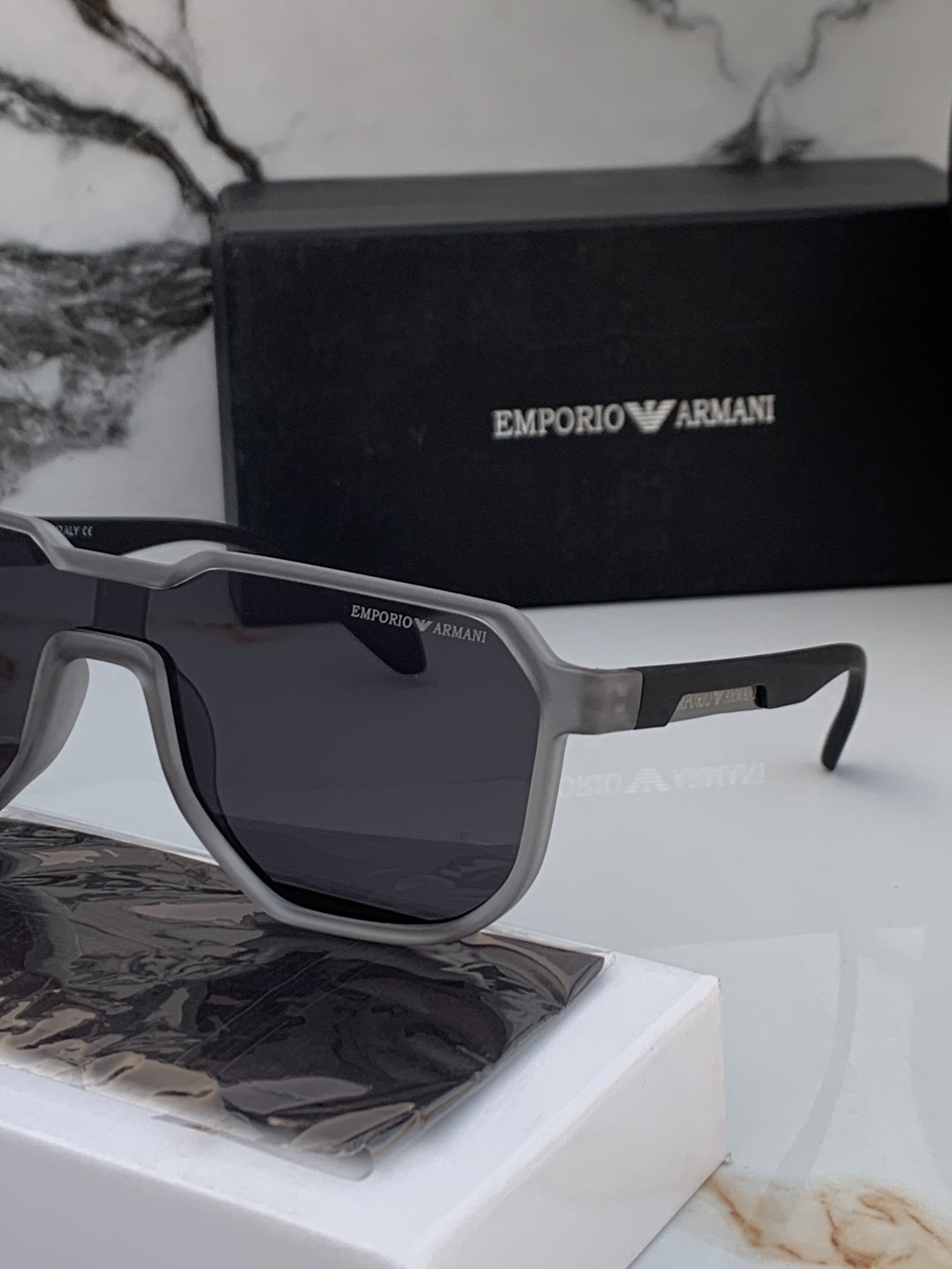 Emp_orio Arm_ani 2602 Grey